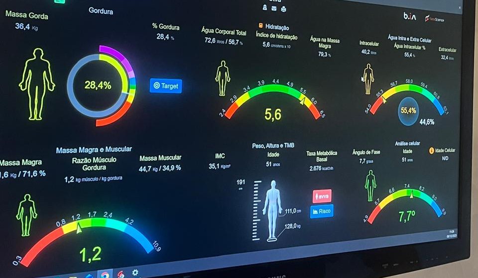 Tela do exame de bioimpedância com percentual de gordura, água corporal e massa muscular
