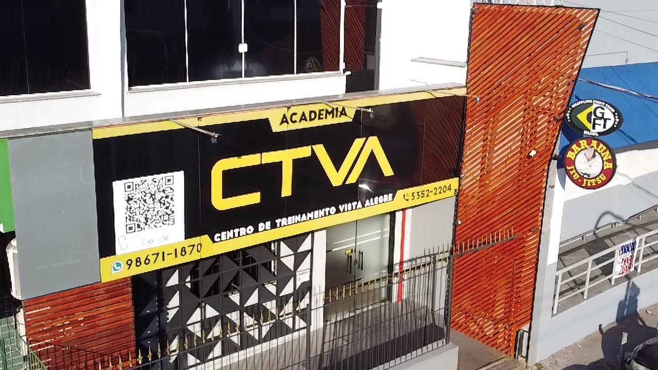 Fachada da Academia CTVA com letreiro amarelo, WhatsApp 98671-1870 e telefone 3352-2204